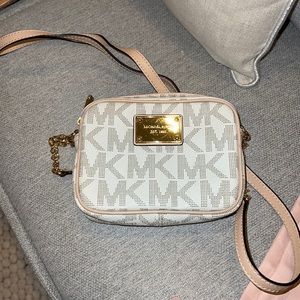 Good condition Michael Kors crossbody